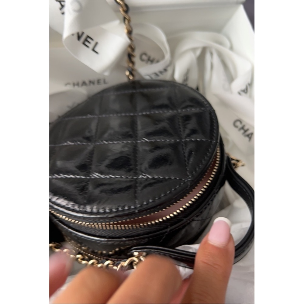 Chanel Evening Bag Black Patent Leather
CC Logo, - Picture 6 of 10